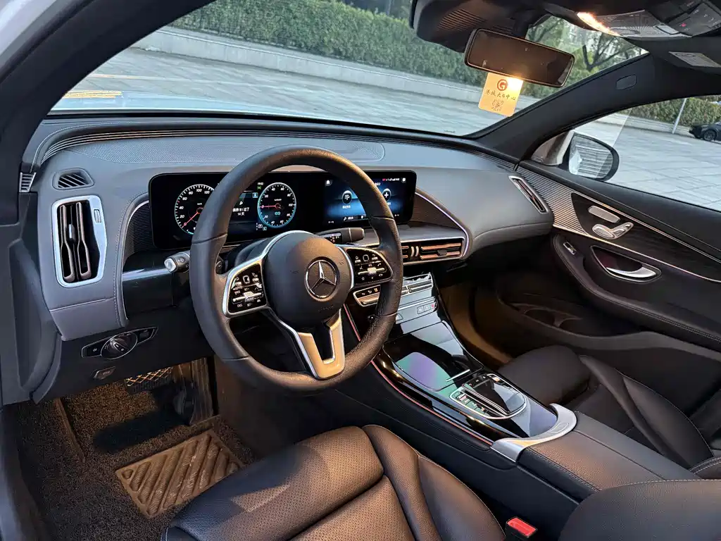 Mercedes-Benz EQC 2021 — фото 10