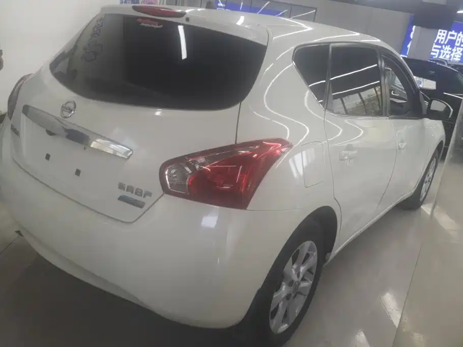 Nissan Tiida 2012
