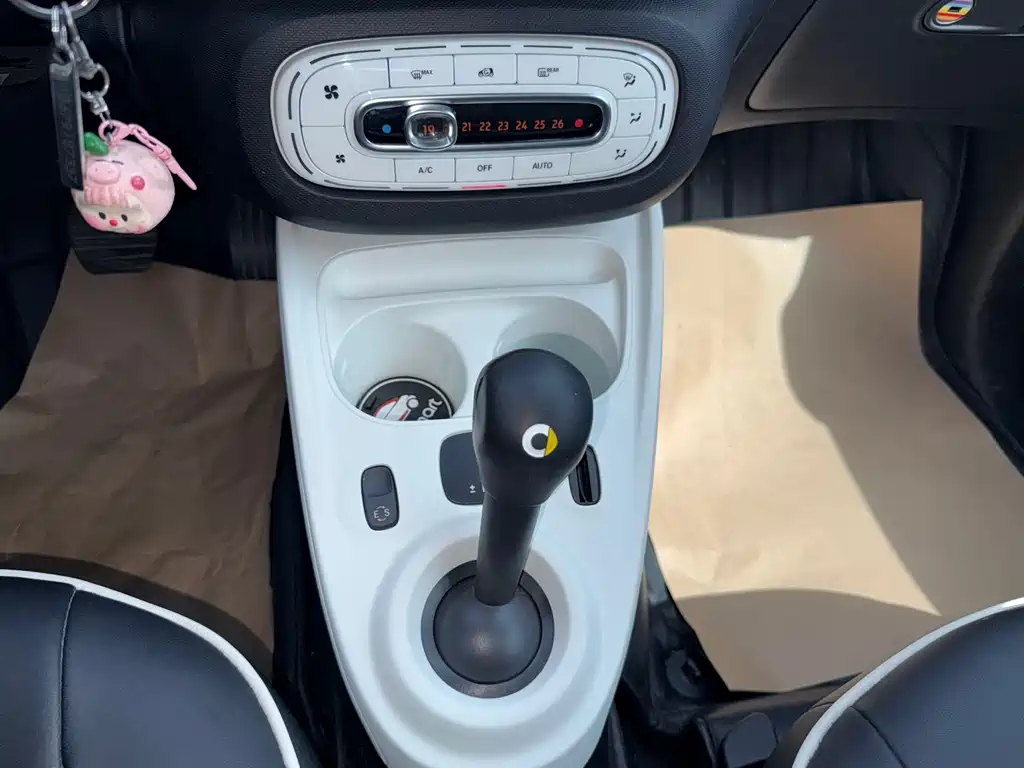 smart Fortwo 2018 — фото 9