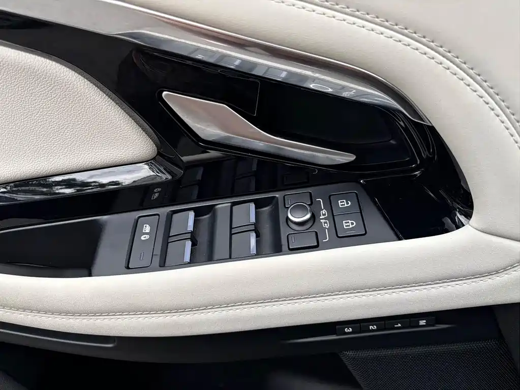 Land Rover Range Rover Evoque 2023 — фото 18