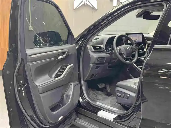 Toyota Highlander 2025