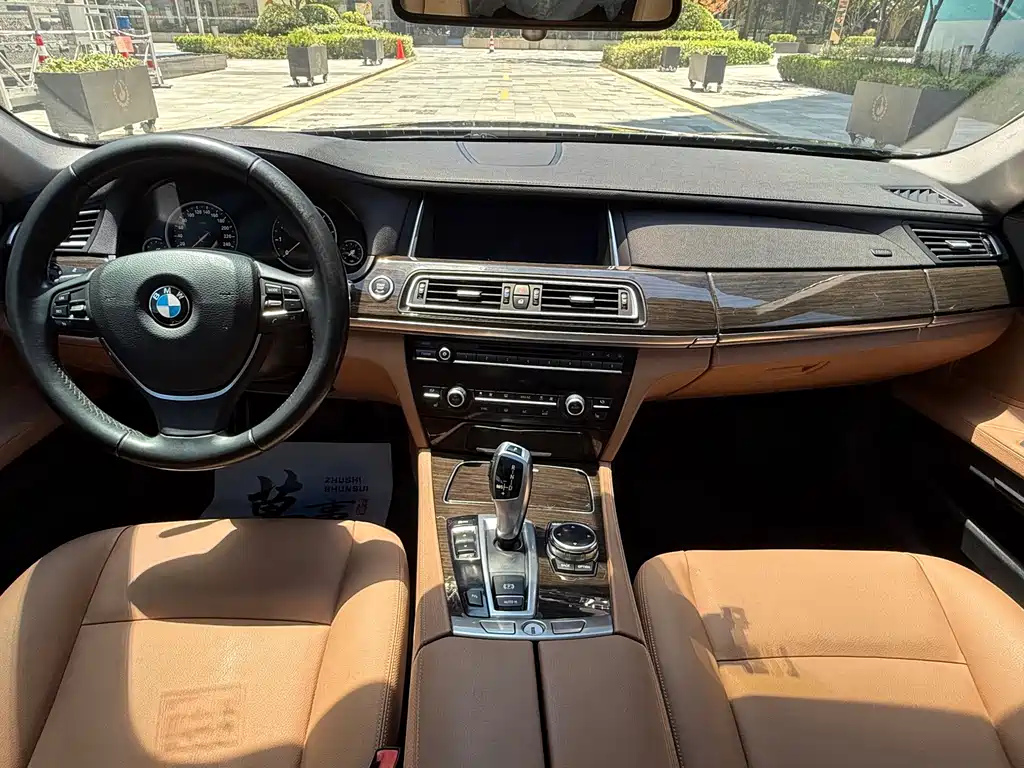 BMW 7 Series 2014 — фото 9