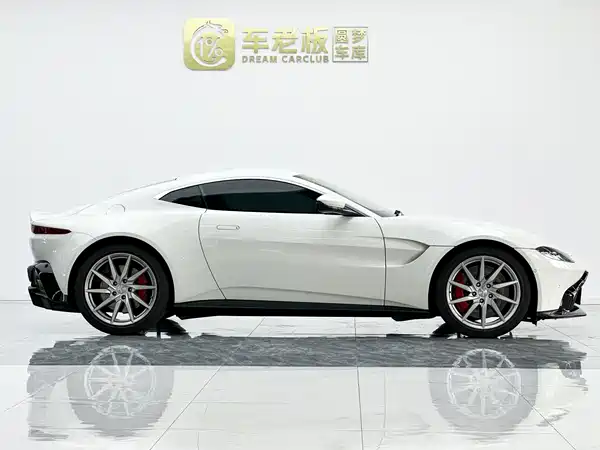 Aston Martin V8 Vantage 2020