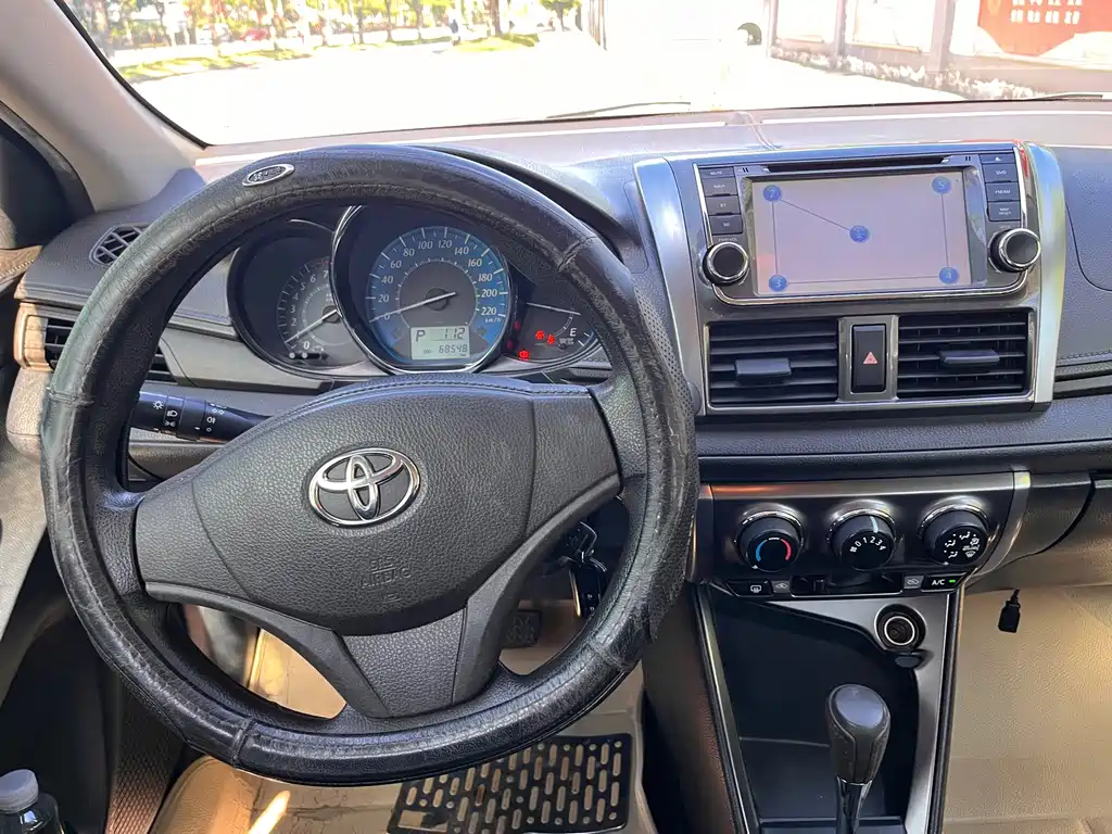 Toyota Yaris L 2014 — фото 8