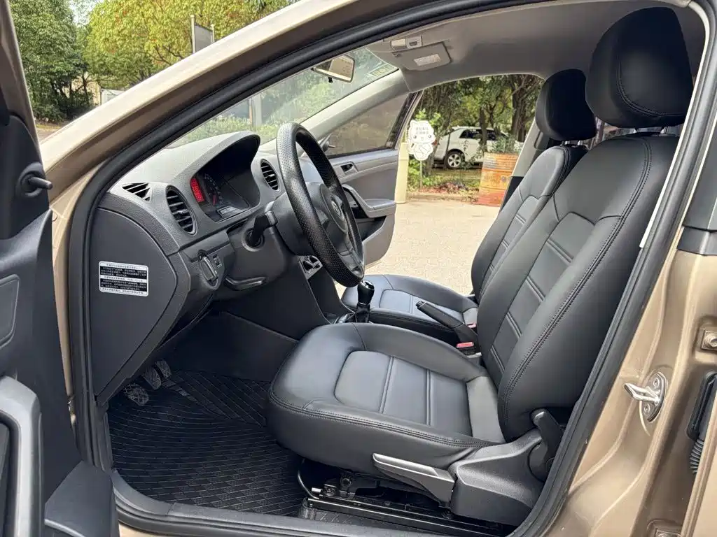 Volkswagen Jetta 2015 — фото 14