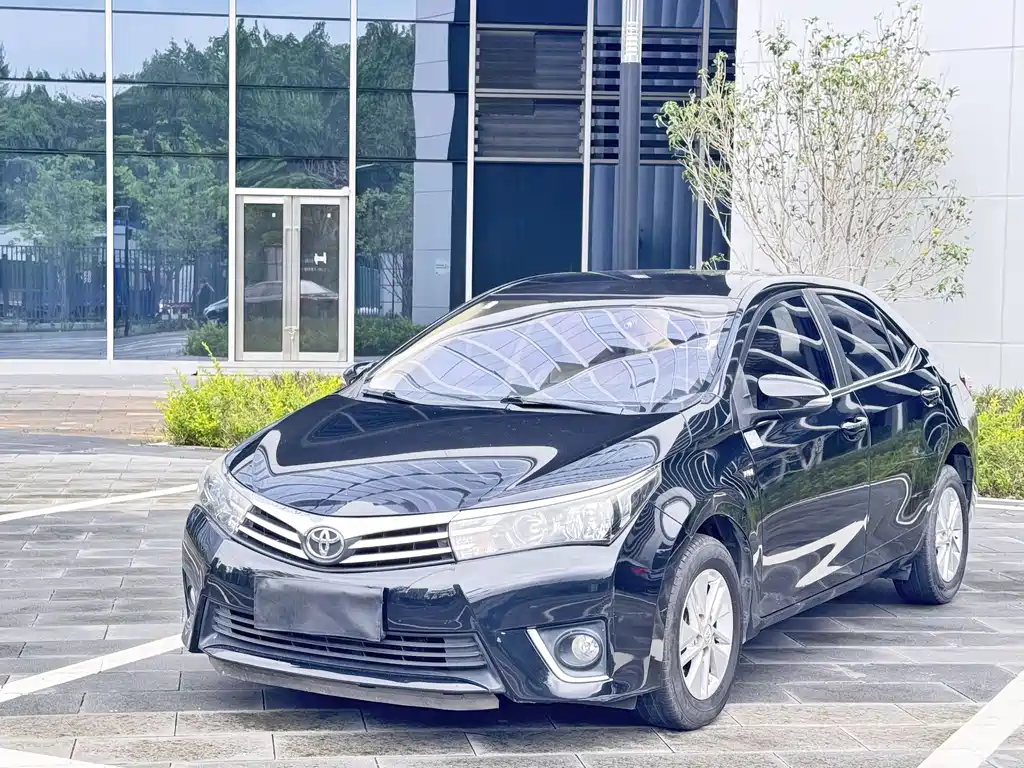 Toyota Corolla 2015 — фото 1