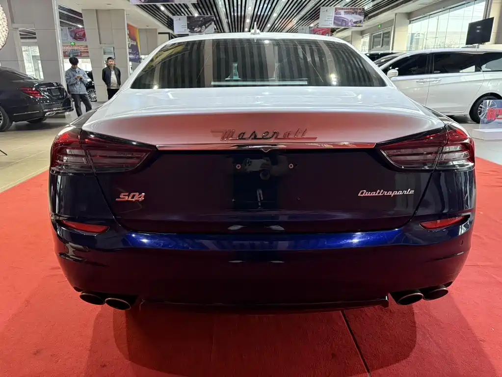 Maserati Quattroporte 2015 — фото 18