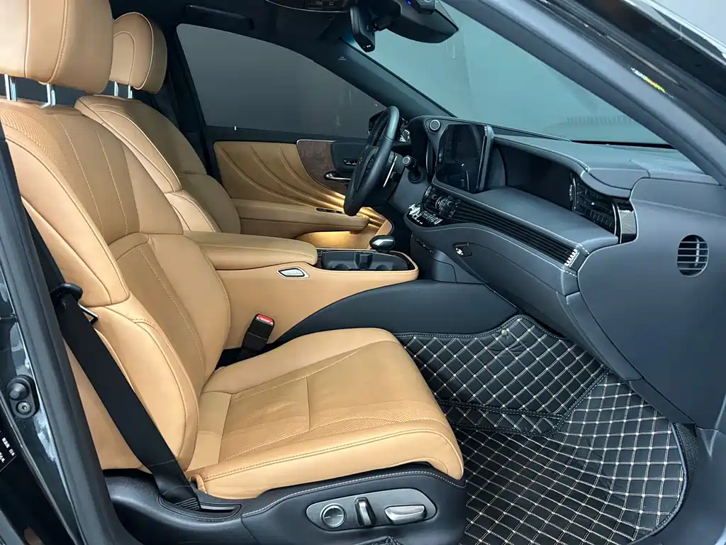 Lexus LS 2021 — фото 14