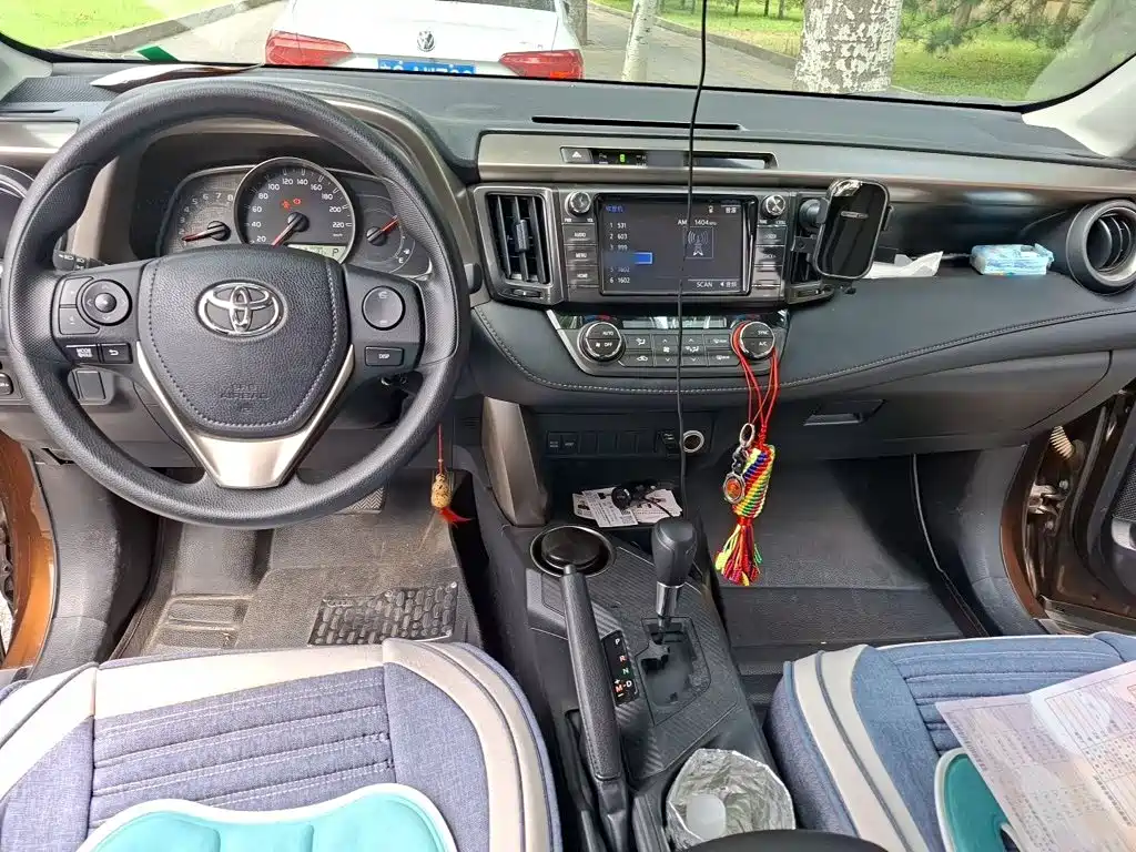 Toyota RAV4 2015 — фото 5