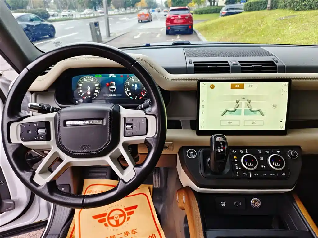 Land Rover Defender 2022 — фото 10