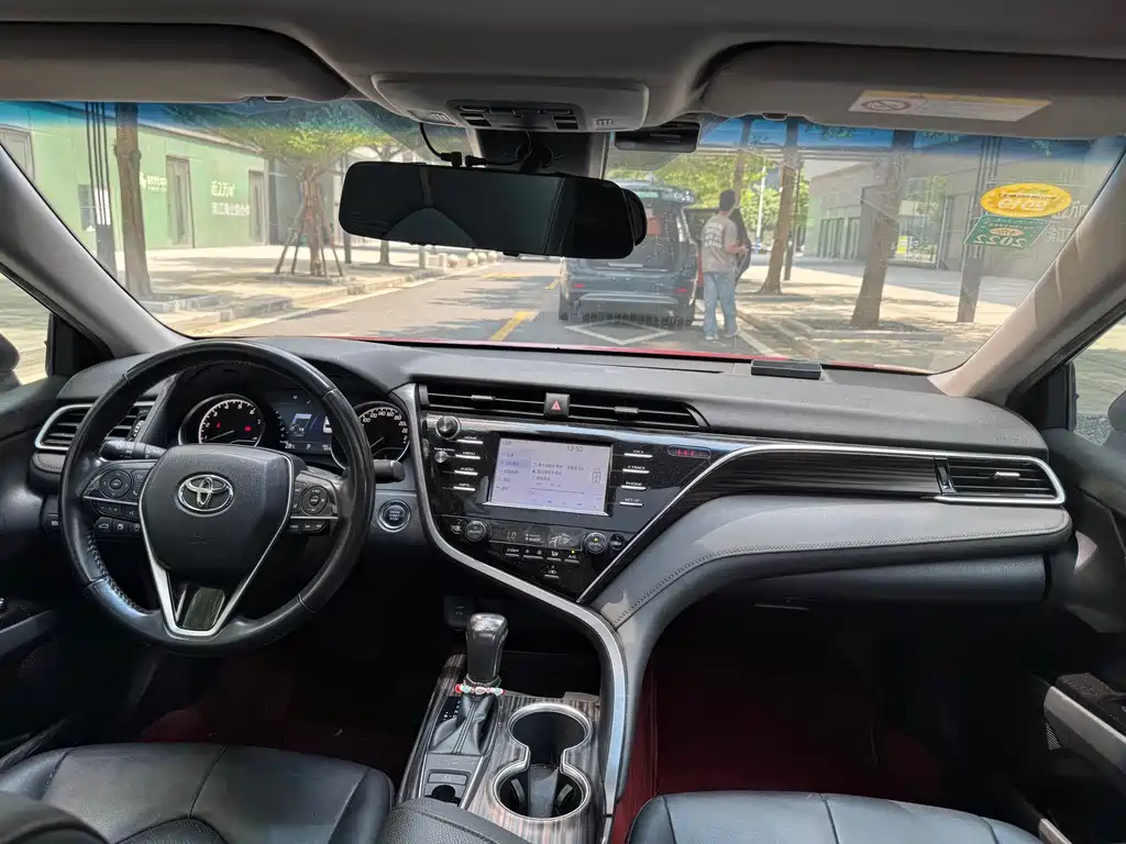 Toyota Camry 2018 — фото 12