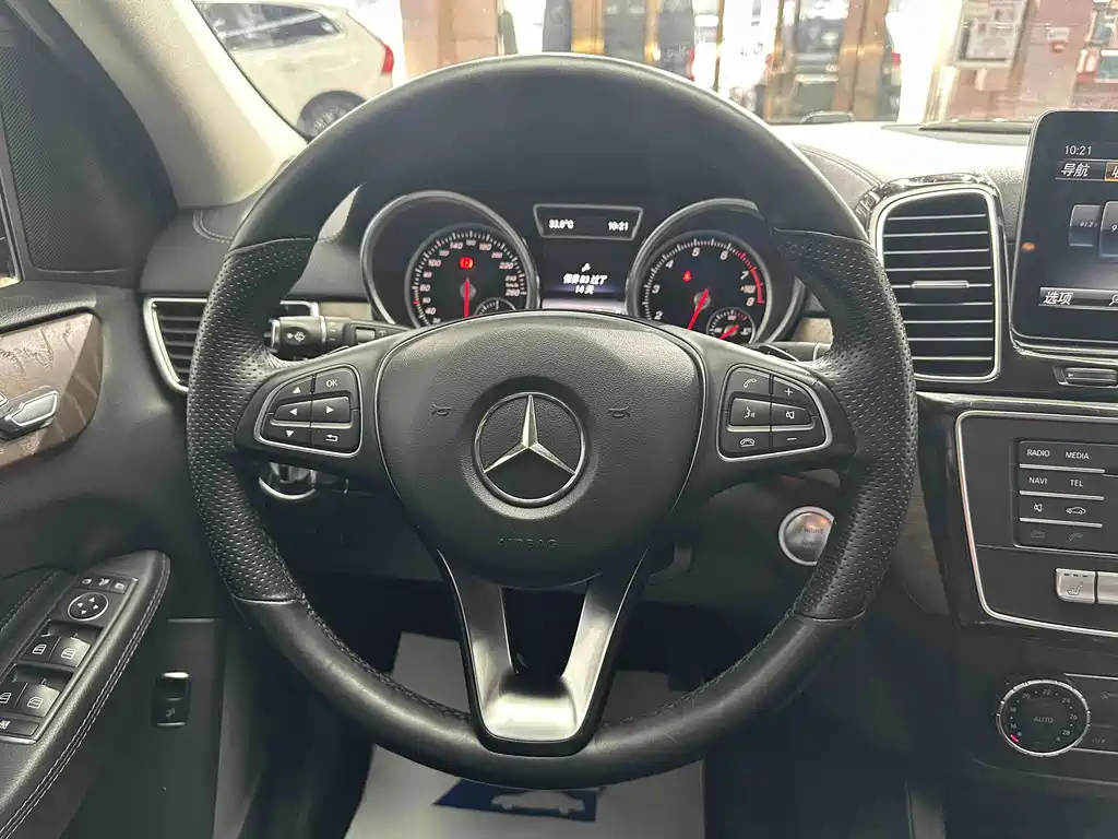 Mercedes-Benz GLE 2017 — фото 8
