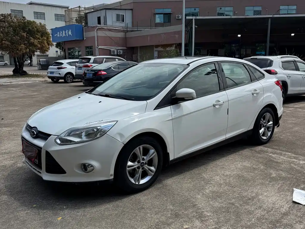 Ford Focus 2014 — фото 1