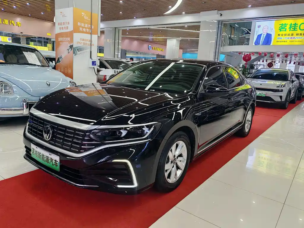 Volkswagen Passat PHEV 2023