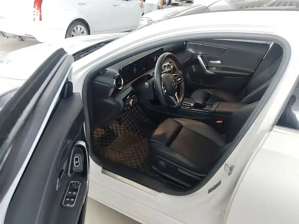 Mercedes-Benz A-Class 2020 — фото 16
