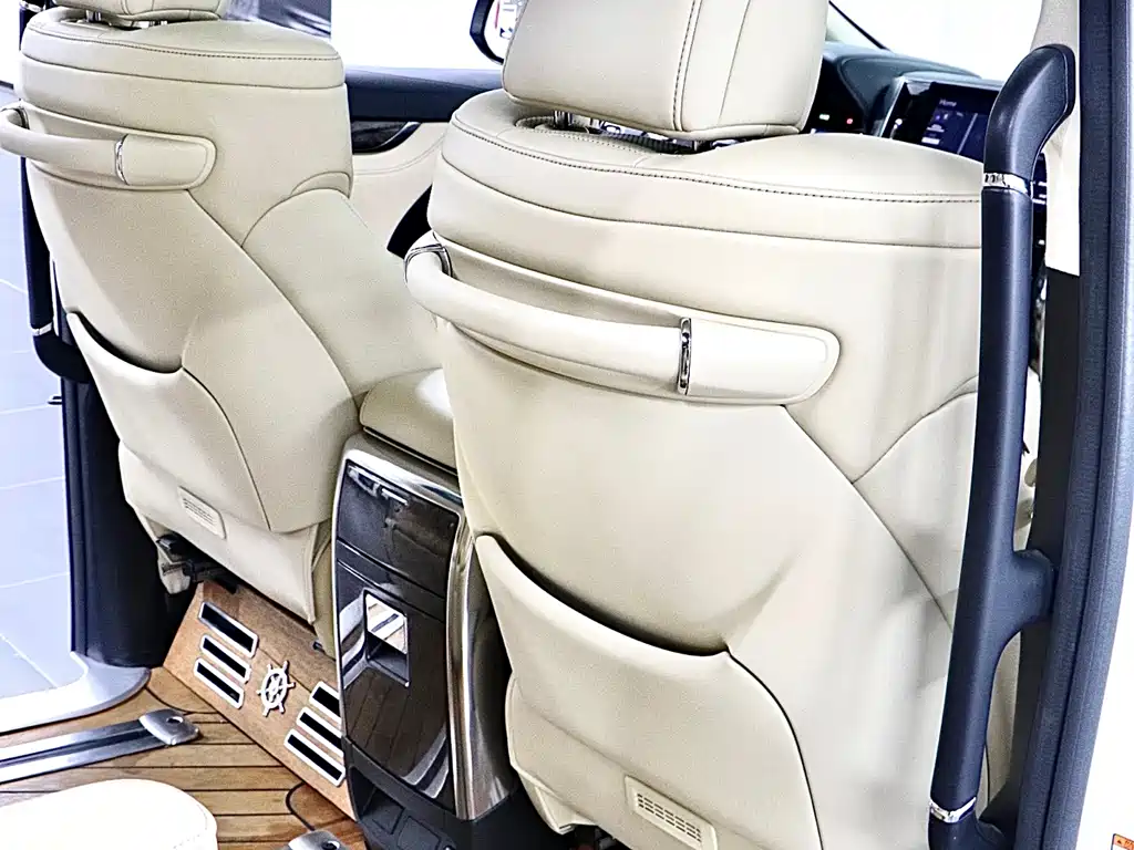 Toyota Alphard 2021 — фото 17