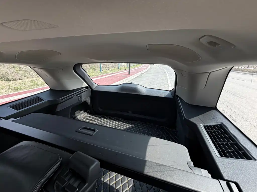 Volvo XC90 2017 — фото 13