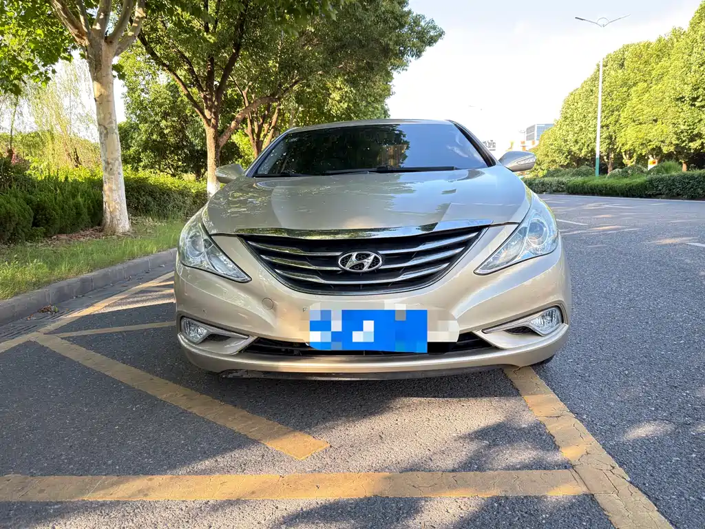 Hyundai Sonata 2013 — фото 1