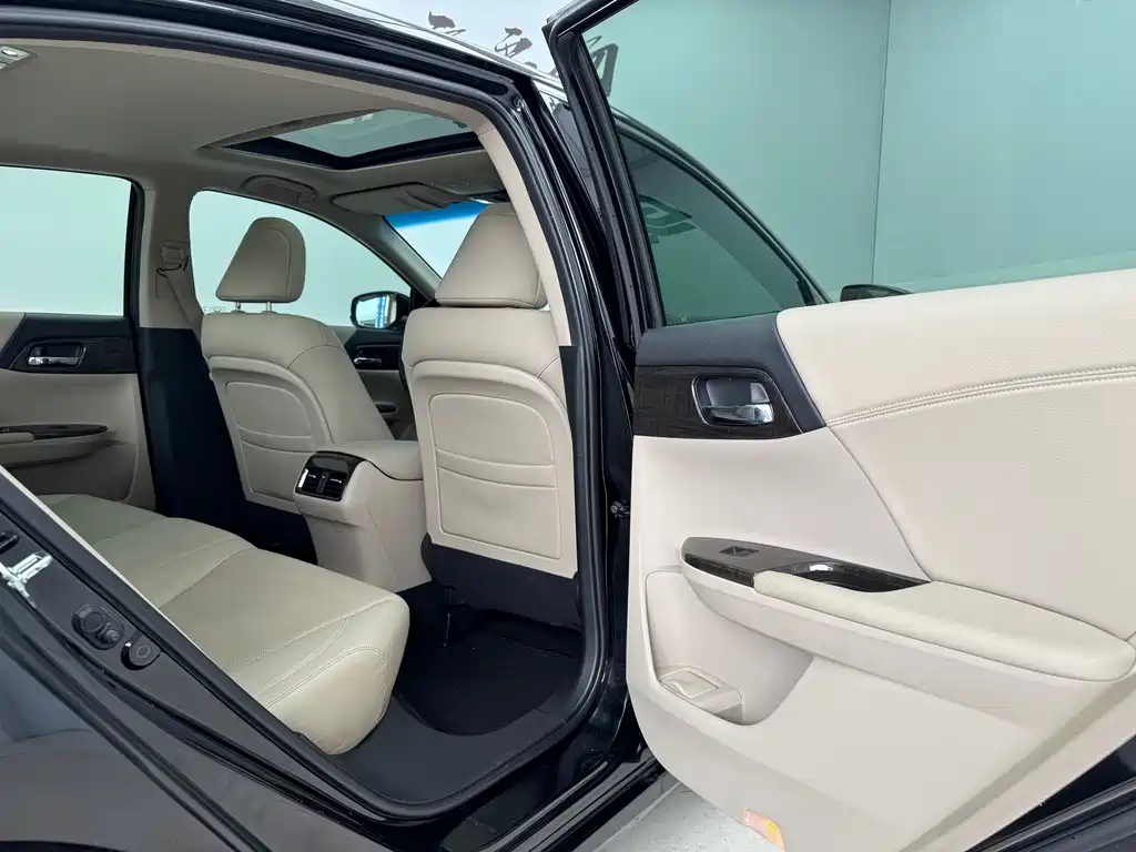 Honda Accord 2015 — фото 10
