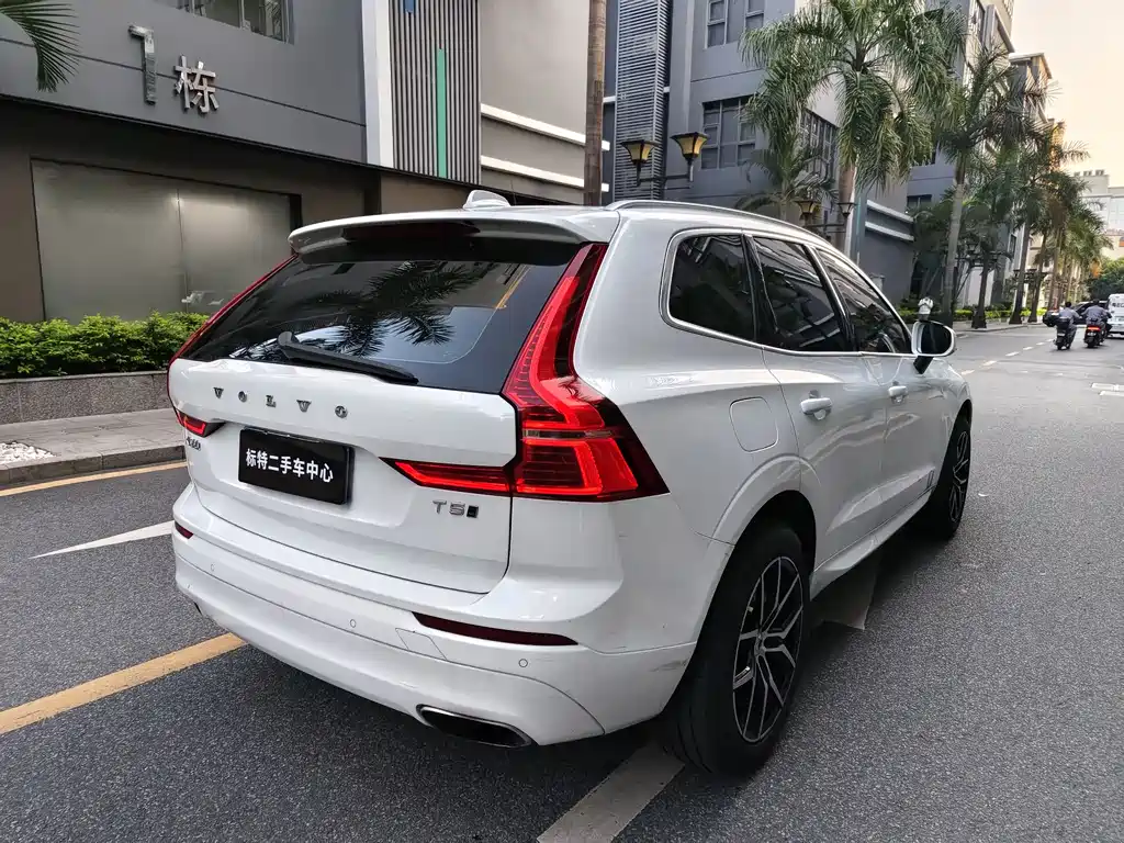 Volvo XC60 2018 — фото 10