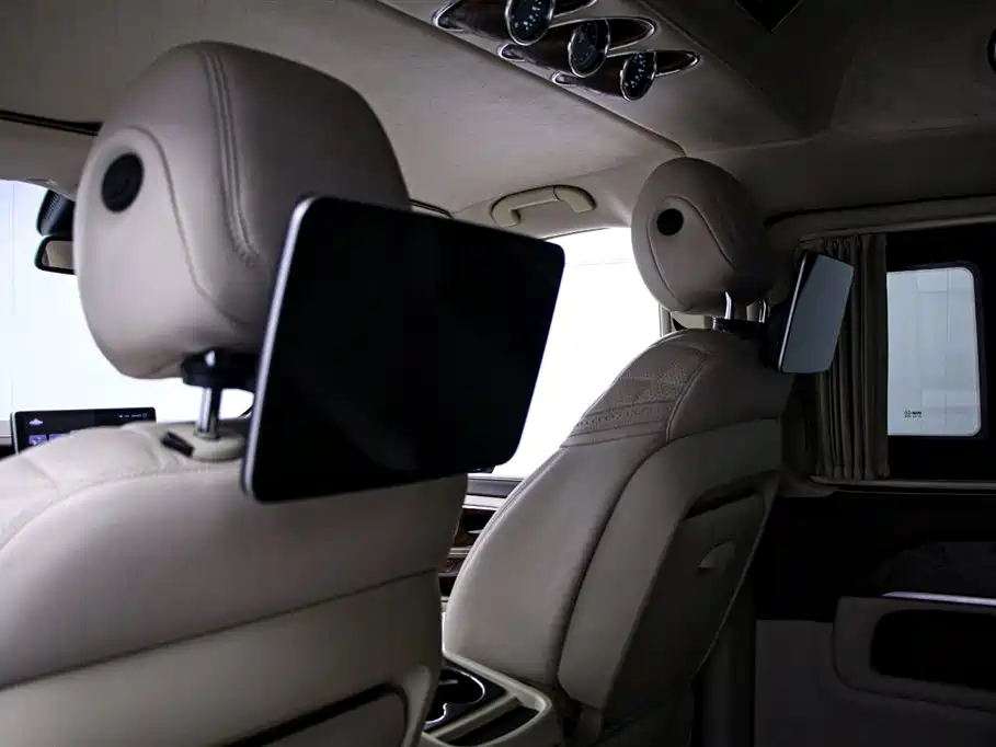 Mercedes-Benz V-Class 2019 — фото 15