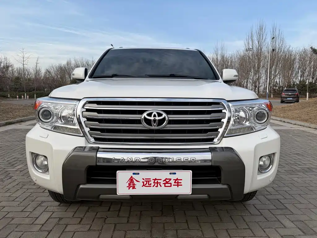 Toyota Land Cruiser 2013 — фото 2