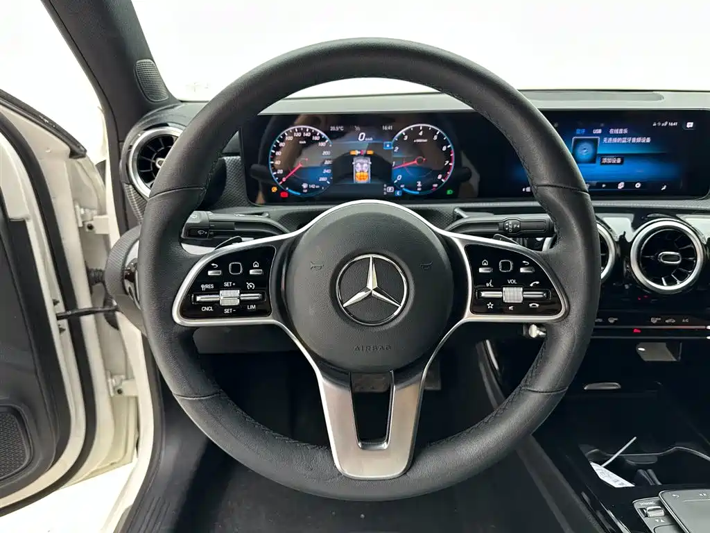 Mercedes-Benz A-Class 2022 — фото 11