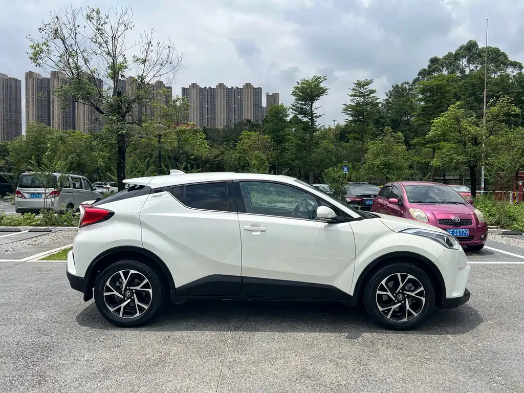 Toyota C-HR 2019 — фото 8