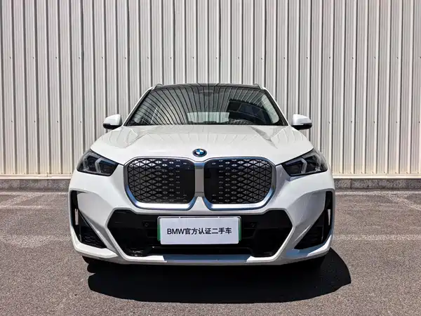 BMW iX1 2025