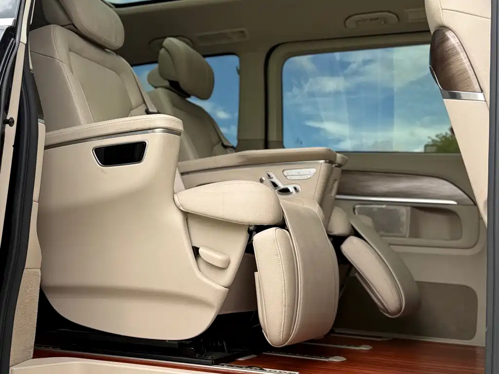 Mercedes-Benz V-Class 2022 — фото 30