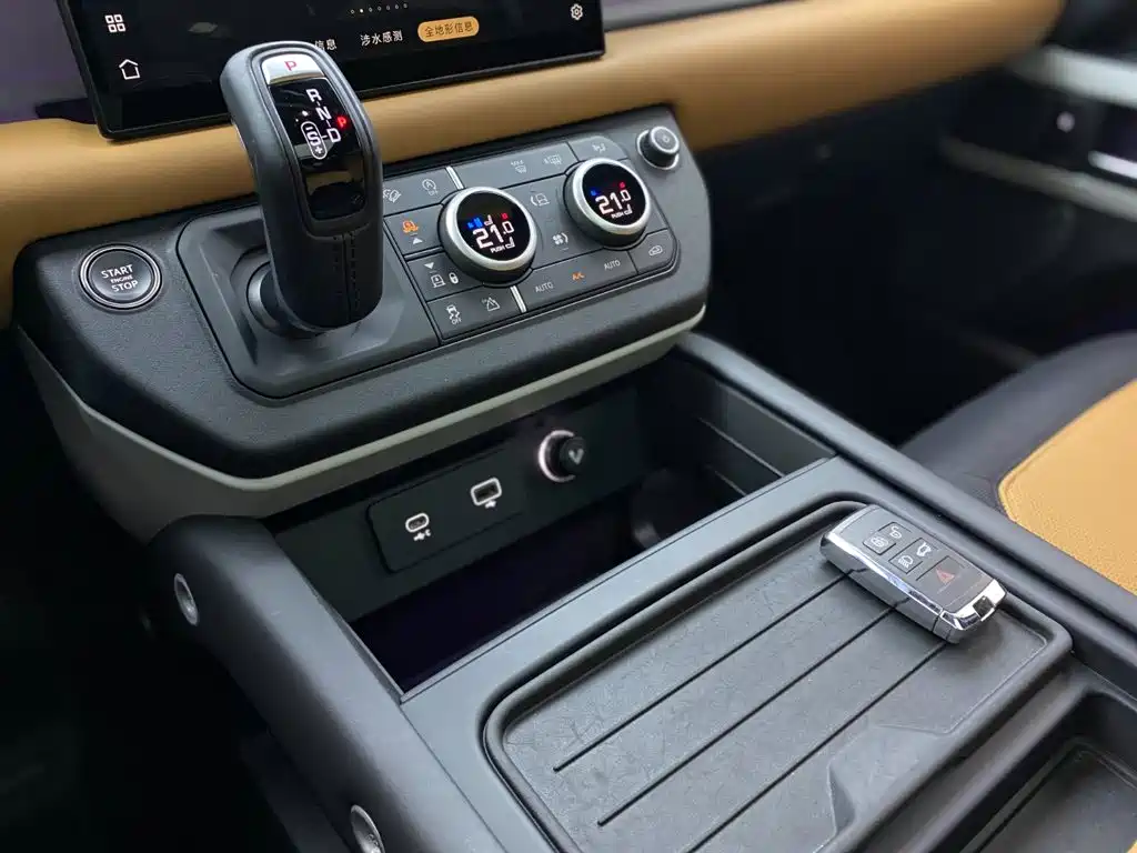 Land Rover Defender 2024 — фото 20