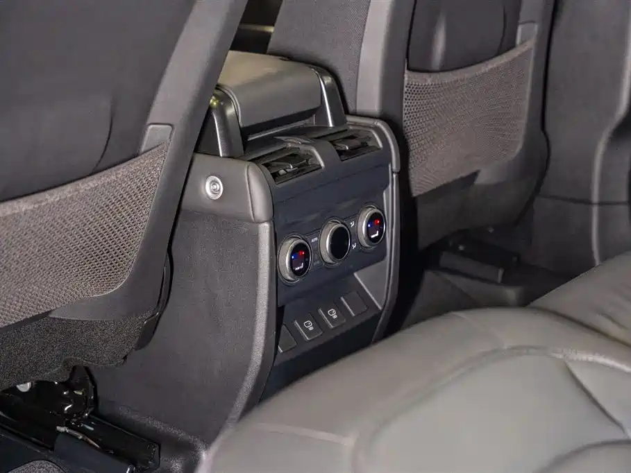 Land Rover Defender 2025 — фото 14