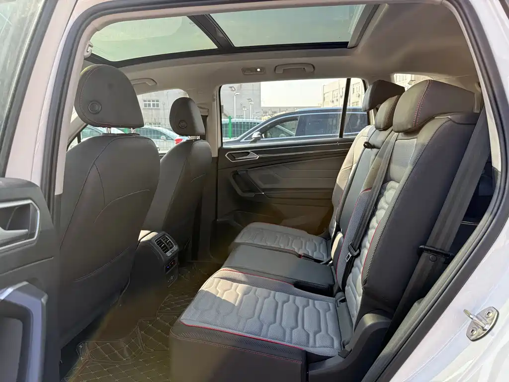Volkswagen Tiguan L 2022 — фото 11