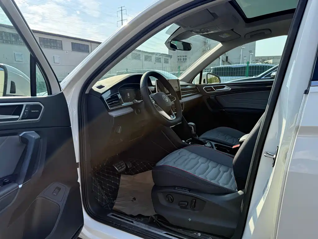 Volkswagen Tiguan L 2022 — фото 15