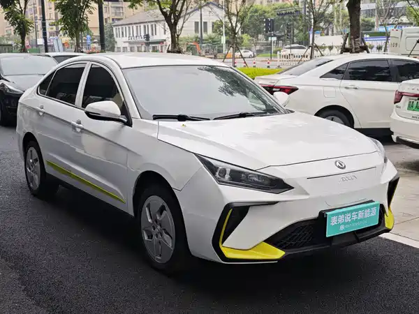 Dongfeng E70 2023