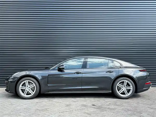 Porsche Panamera 2025
