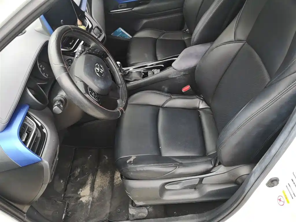 Toyota C-HR 2019 — фото 15