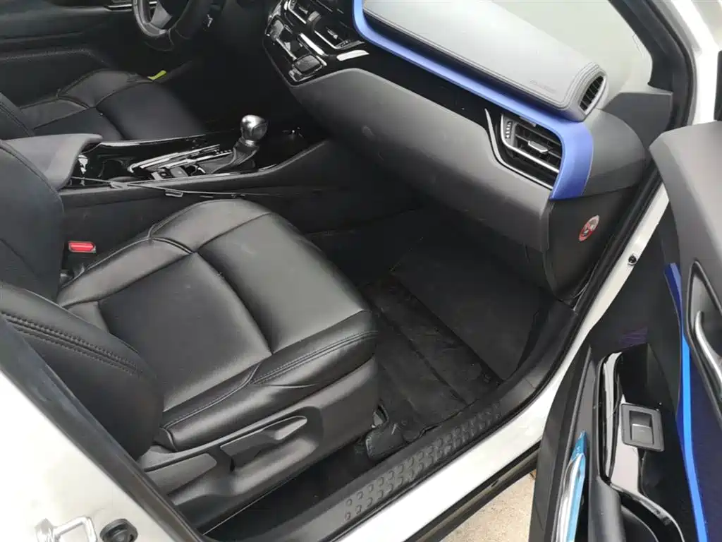 Toyota C-HR 2019 — фото 25