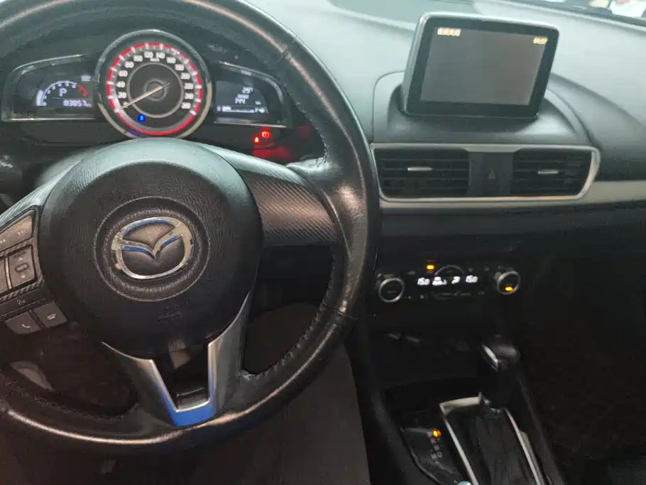 Mazda 3 Axela 2015 — фото 12