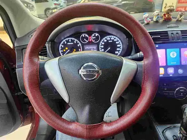 Nissan Tiida 2014