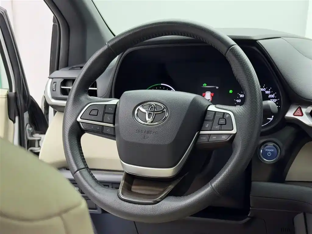 Toyota Granvia 2023 — фото 11