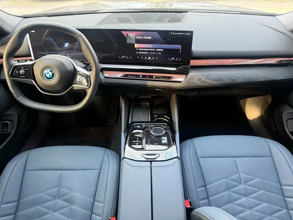 BMW i5 2025 — фото 8