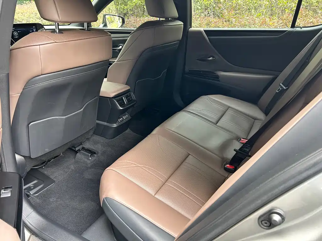 Lexus ES 2022 — фото 10