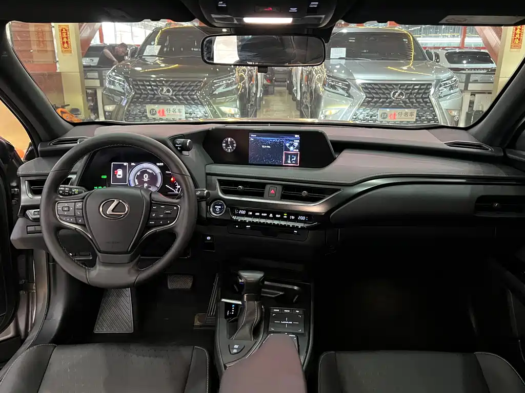 Lexus UX 2021 — фото 11