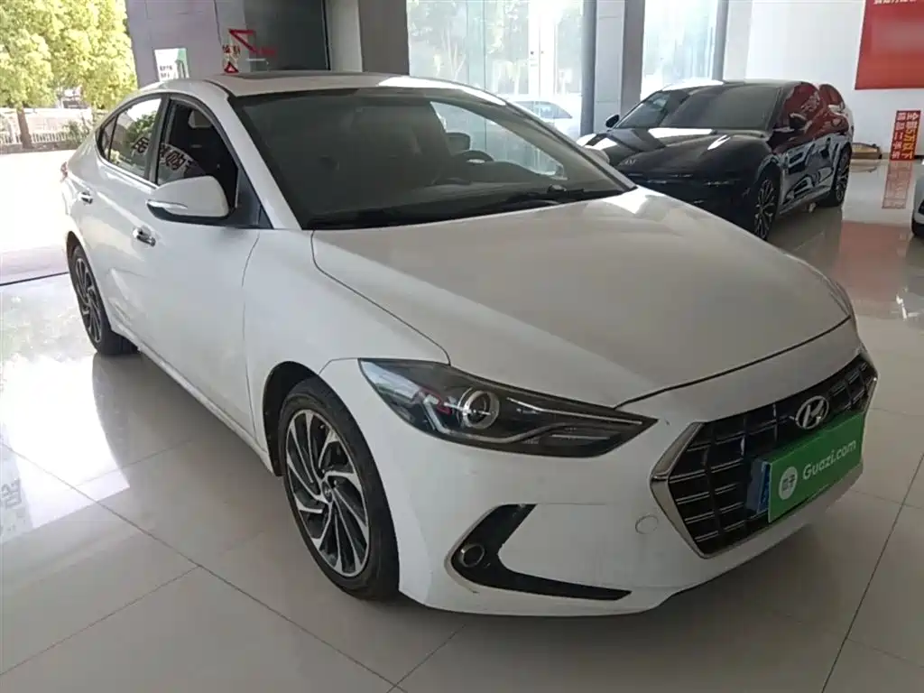 Hyundai Elantra 2020 — фото 4