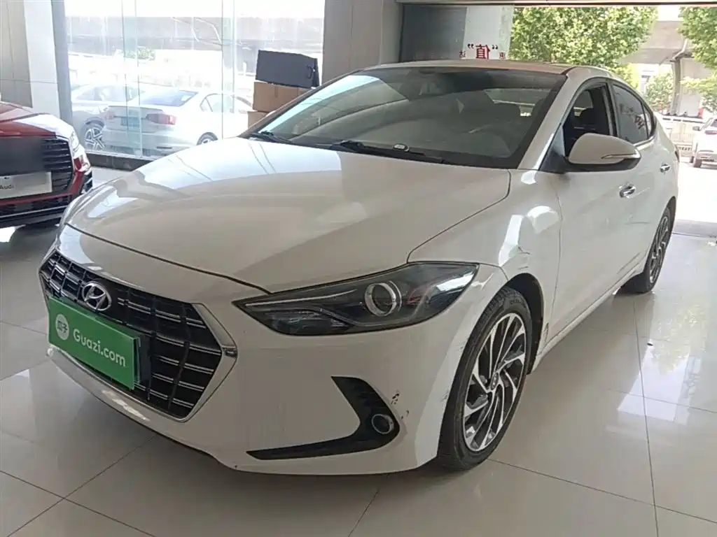 Hyundai Elantra 2020 — фото 1