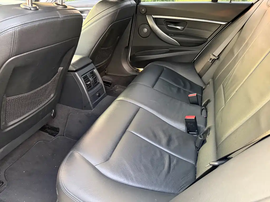 BMW 3 Series 2019 — фото 11