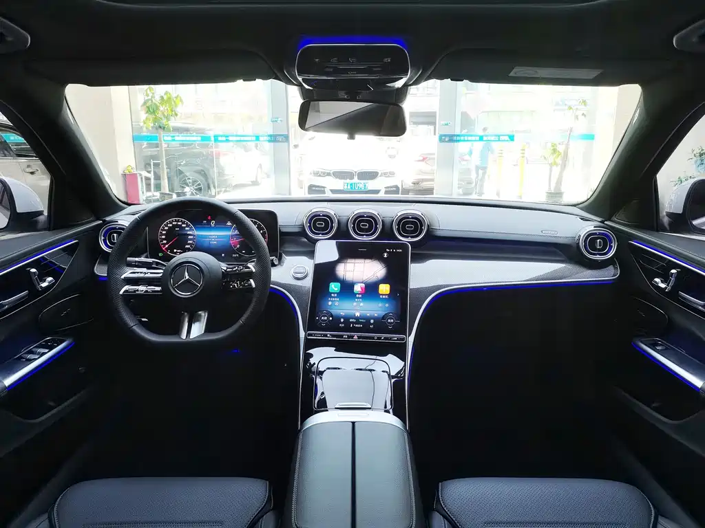 Mercedes-Benz C-Class 2025 — фото 11