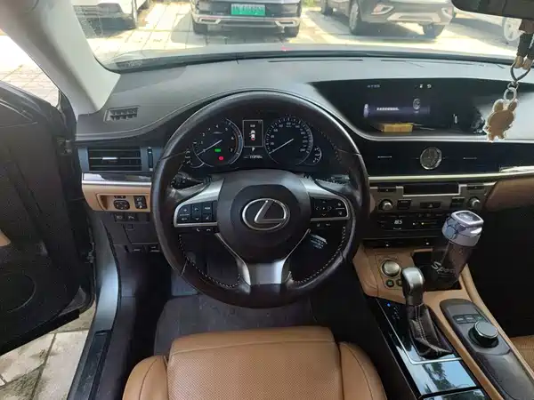 Lexus ES 2017