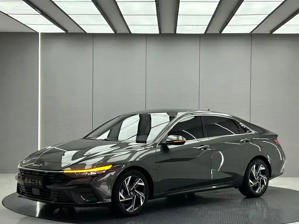 Hyundai Elantra 2023 — фото 1